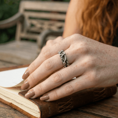 Wood – Anel Modelo Largo Esculpido em Prata 925