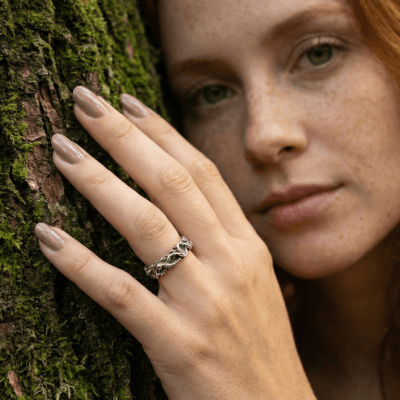 WOOD - ANEL MODELO LARGO ESCÚLPIDO EM PRATA 925