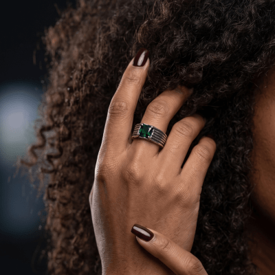 Anel Donnovan em Prata 925 com Zircônia Verde Quadrada