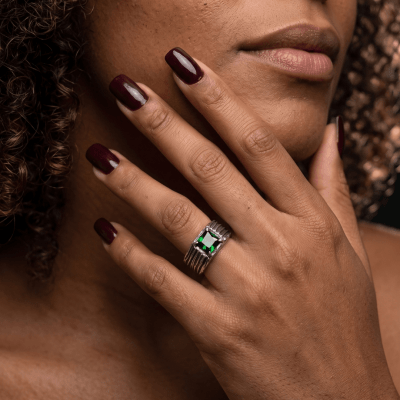 Anel Donnovan em Prata 925 com Zircônia Verde Quadrada