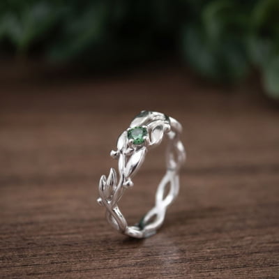 Anel Solitário de Prata 925 com Zircônia Verde - Oliveira