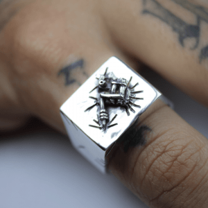 Anel tattoo quadrado prata 950