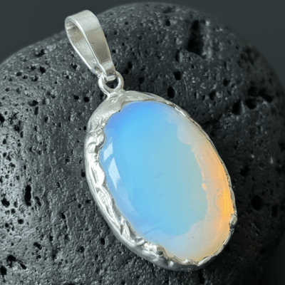 Opalina – Pingente Oval Peça Única com Pedra Opalina em Prata 925