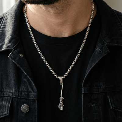 Pingente Vassoura de Bruxa em Prata 925 – Coleção Halloween