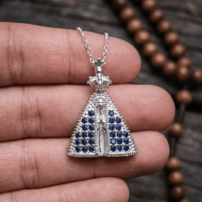 Nossa Senhora – Pingente em Prata 925 Cravejado com Zircônia Azul-Marinho