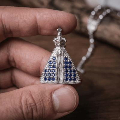 Nossa Senhora – Pingente em Prata 925 Cravejado com Zircônia Azul-Marinho