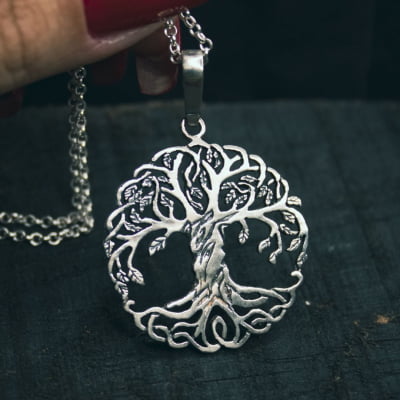 Pingente Árvore da Vida Yggdrasil em Prata 925 – Joia Artesanal Maktub Pratas