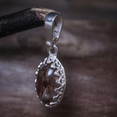 PEÇA ÚNICA PINGENTE  OVAL PEDRA NATURAL CRISTAL RUTILADO PRATA 950 