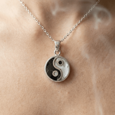 Yin Yang – Pingente Mosaico em Prata 925 com Turmalina Preta e Selenita Branca