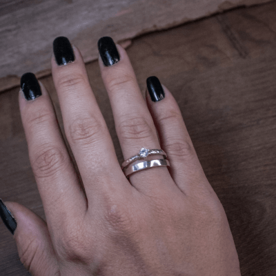 ANEL BLOOM LISO + SOLITÁRIO UNIQUE ZIRCÔNIA BRANCA PRATA 925