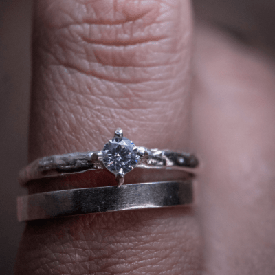 ANEL BLOOM LISO + SOLITÁRIO UNIQUE ZIRCÔNIA BRANCA PRATA 925