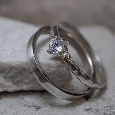 ANEL BLOOM LISO + SOLITÁRIO UNIQUE ZIRCÔNIA BRANCA PRATA 925