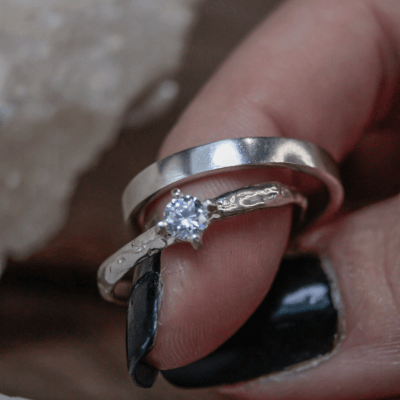 ANEL BLOOM LISO + SOLITÁRIO UNIQUE ZIRCÔNIA BRANCA PRATA 925