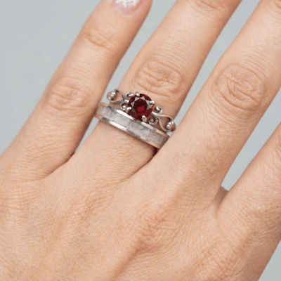 Conjunto em Prata 925 com Quartzo Rosa Natural e Solitário Frigg Vermelho – Mosaico Duo