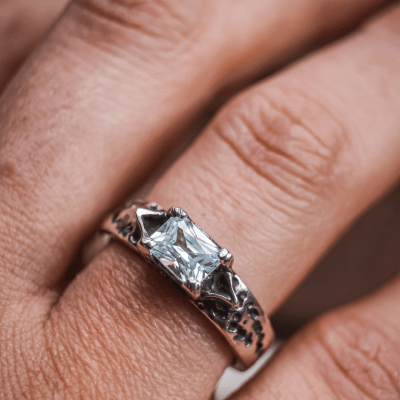 ASGARD - PAR DE ALIANÇAS NÓRDICAS EM PRATA 925 COM ZIRCÔNIA AZUL CLARO ASGARD - PAR DE ALIANÇAS NÓRDICAS EM PRATA 925 COM ZIRCÔNIA AZUL CLARO