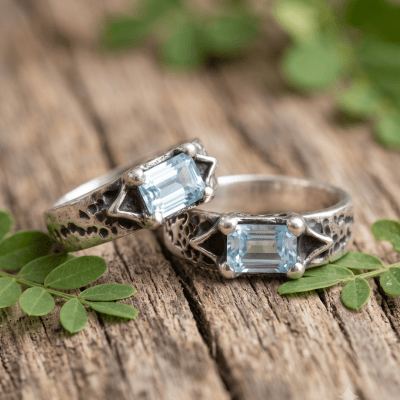 Par de Alianças Nórdicas Asgard em Prata 925 com Zircônia Azul