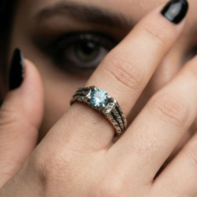 BONNY — Par de Alianças em Prata 925 com Zircônia Azul Claro