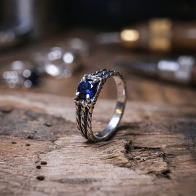 BONNY — Par de Alianças em Prata 925 com Zircônia Azul Marinho