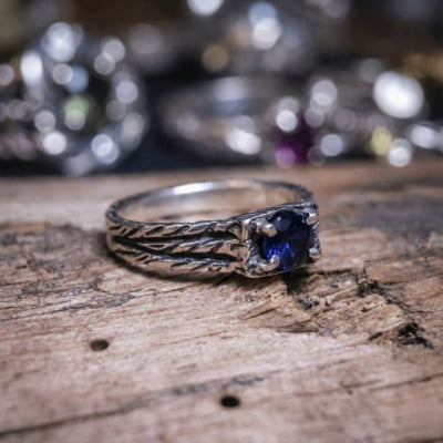 BONNY — Par de Alianças em Prata 925 com Zircônia Azul Marinho