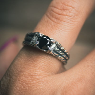 BONNY – Par de Alianças em Prata 925 com Zircônia Preta