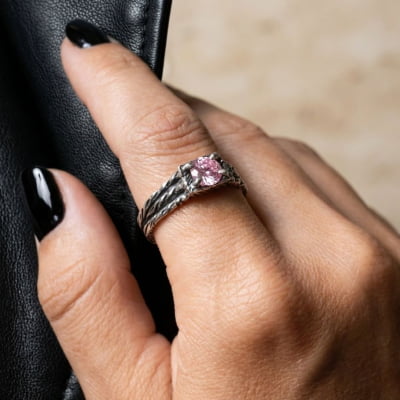 BONNY — Par de Alianças em Prata 925 com Zircônia Rosa