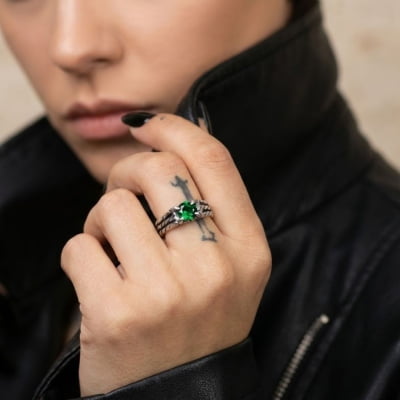 BONNY – Par de Alianças em Prata 925 com Zircônia Verde