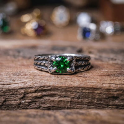 BONNY – Par de Alianças em Prata 925 com Zircônia Verde