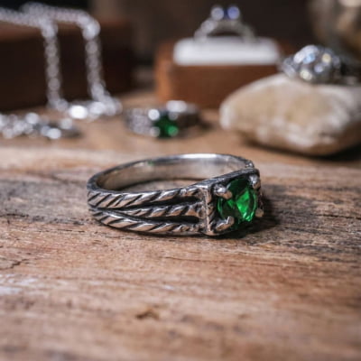 BONNY – Par de Alianças em Prata 925 com Zircônia Verde