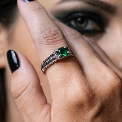 BONNY – Par de Alianças em Prata 925 com Zircônia Verde