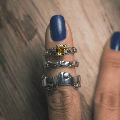 FRIGG KIT – PAR DE ALIANÇAS NORDIC ROPE (FINA E LARGA) + SOLITÁRIO COM ZIRCÔNIA AMARELA PRATA 925