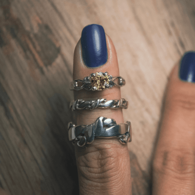 FRIGG KIT – Par de Alianças Nordic Rope (Fina e Larga) + Solitário com Zircônia Champagne em Prata 925