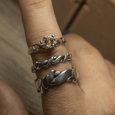 FRIGG KIT – PAR DE ALIANÇAS NORDIC ROPE (FINA E LARGA) + SOLITÁRIO COM ZIRCÔNIA CHAMPAGNE PRATA 925