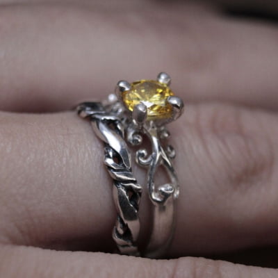 FRIGG – Par de Alianças (Solitário + Anel Nordic Rope) em Prata 925 com Zircônia amarela