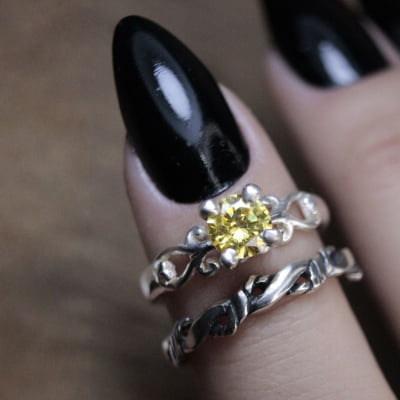 FRIGG – PAR DE ALIANÇAS (SOLITÁRIO + ANEL NORDIC ROPE) EM PRATA 925 COM ZIRCÔNIA AMARELA