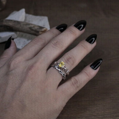 FRIGG – Par de Alianças (Solitário + Anel Nordic Rope) em Prata 925 com Zircônia amarela