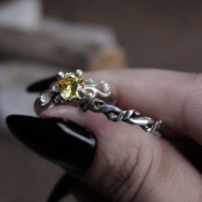 FRIGG – Par de Alianças (Solitário + Anel Nordic Rope) em Prata 925 com Zircônia amarela