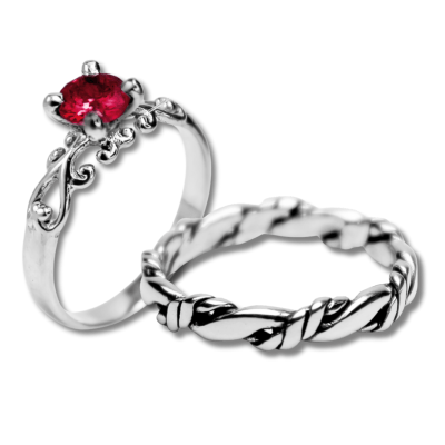FRIGG – PAR DE ALIANÇAS (SOLITÁRIO + ANEL NORDIC ROPE) EM PRATA 925 COM ZIRCÔNIA VERMELHA