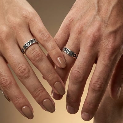 IVY — Par de Alianças Folhas em Prata 925 com Oxidação