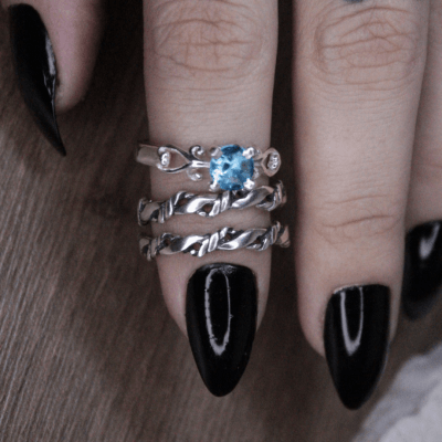 KIT FRIGG – Par de Alianças Nordic Rope Fino + Solitário Frigg com Zircônia Azul Claro em Prata 925