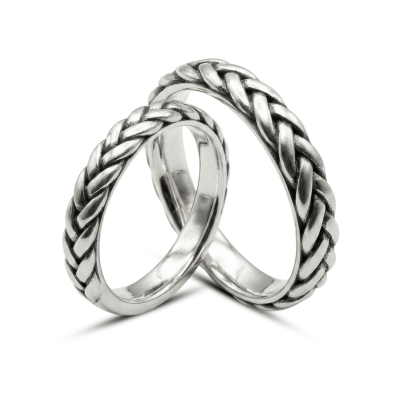 Lume – Par de Alianças Trançadas Artesanais em Prata 925 com Oxidação nos Detalhes Lume – Par de Alianças Trançadas Artesanais em Prata 925 com Oxidação nos Detalhes