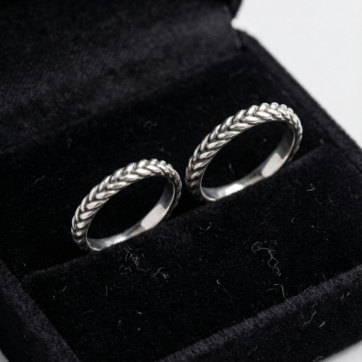 Par de Alianças Trançadas Artesanais em Prata 925 com Oxidação – Modelo Lume