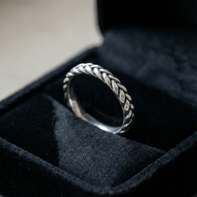 Par de Alianças Trançadas Artesanais em Prata 925 com Oxidação – Modelo Lume