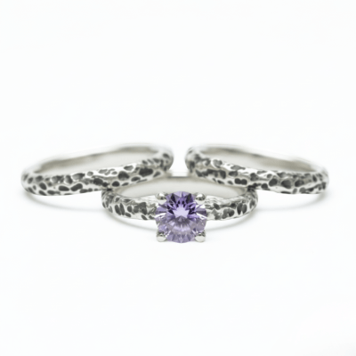 LUNAR KIT – PAR DE ALIANÇAS LUNAR FINO + SOLITÁRIO ASTRAL ZIRCÔNIA ROXA PRATA 925