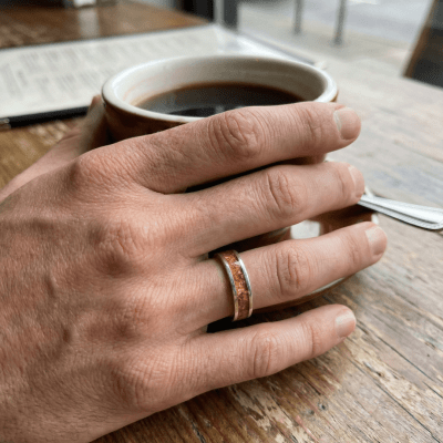 Mosaico – Par de Alianças em Prata 925 com Mosaico de Pedra Natural Ágata de Fogo