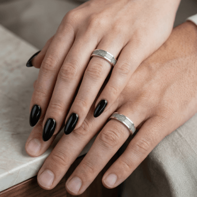 MOSAICO – PAR DE ALIANÇAS DE PRATA 925 COM MOSAICO DE PEDRA NATURAL ÁGUA MARINHA