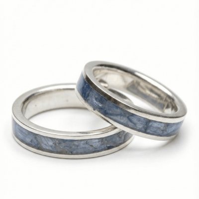 MOSAICO – PAR DE ALIANÇAS DE PRATA 925 COM MOSAICO DE PEDRA NATURAL CIANITA AZUL MOSAICO – PAR DE ALIANÇAS DE PRATA 925 COM MOSAICO DE PEDRA NATURAL CIANITA AZUL