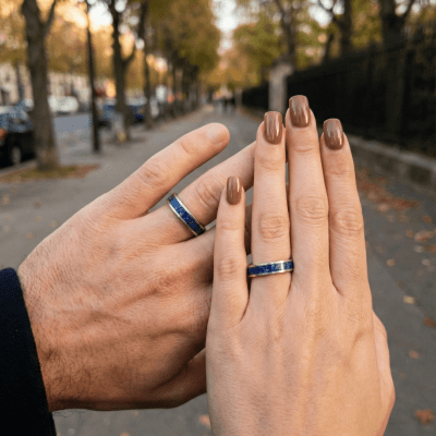 MOSAICO – PAR DE ALIANÇAS DE PRATA 925 COM MOSAICO DE PEDRA NATURAL LÁPIS LAZÚLI