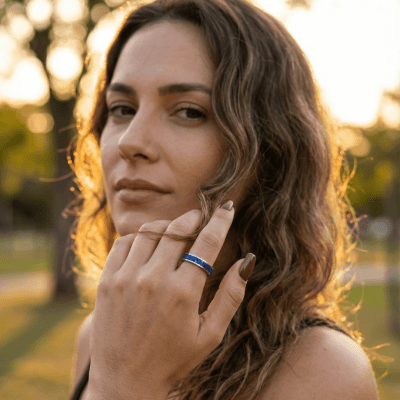 Mosaico – Par de Alianças em Prata 925 com Mosaico de Pedra Natural Lápis-Lazúli