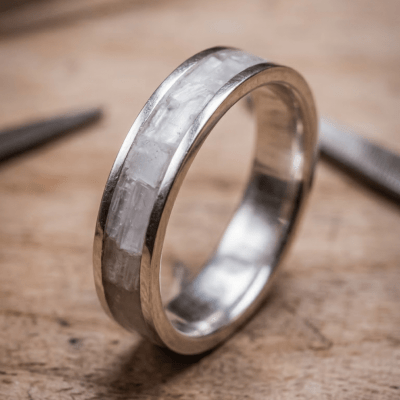 Par de Alianças de Prata 925 Mosaico Selenita Branca