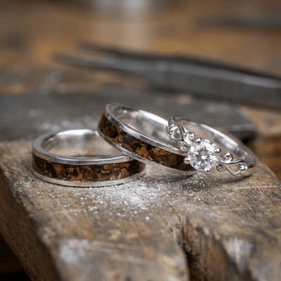 Mosaico Trio – Conjunto em Prata 925 com 2 Anéis Mosaico de Grãos Torrados de Café e Solitário Frigg com Zircônia Branca